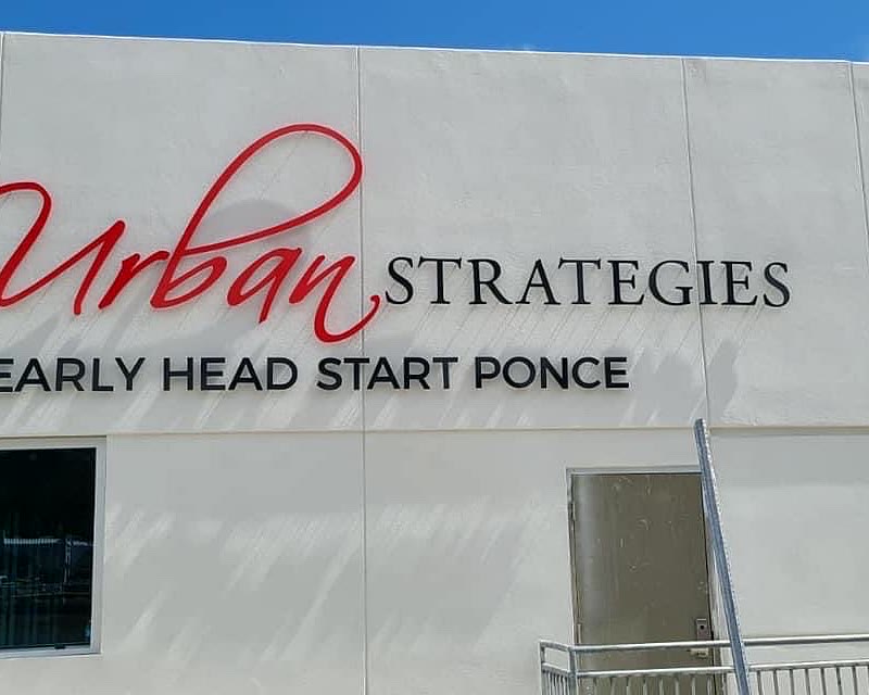 Storefront signage for Urban Strategies Early Head Start in Ponce