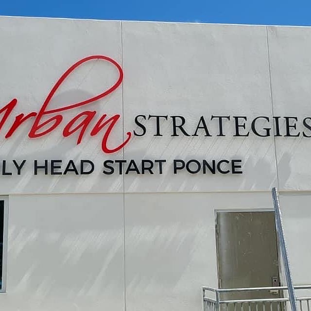 Storefront signage for Urban Strategies Early Head Start in Ponce