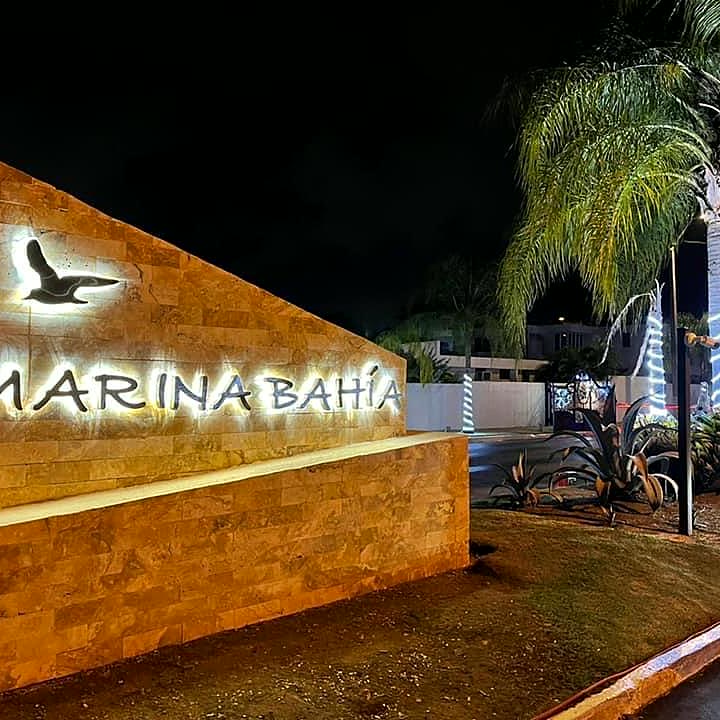 Illuminated dimensional letters of the Marina Bahía sign on an exterior wall