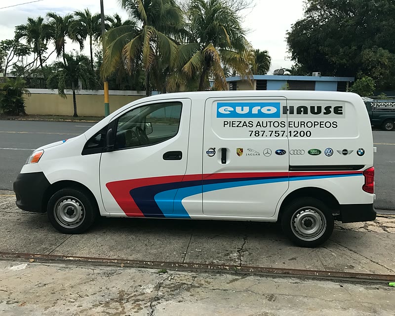 Van comercial de Eurohause rotulada con vinilo de corte